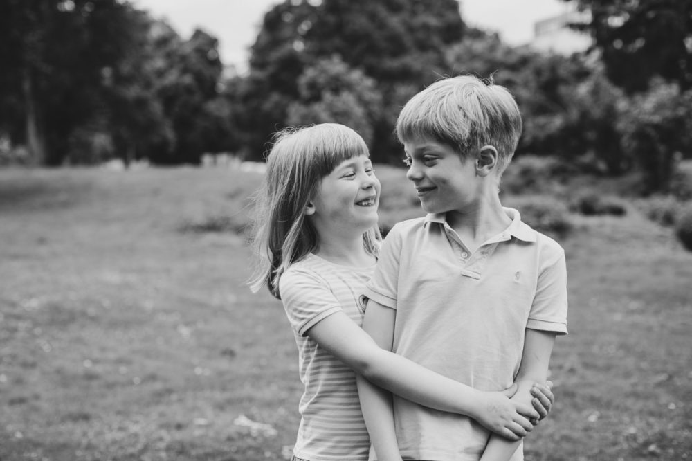 Bruder und Schwester bei Fotoshooting in Stadtlohn