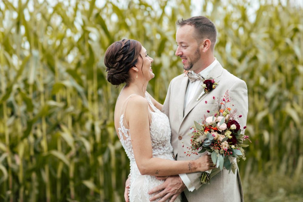 Brautpaar in Stadtlohn im Maisfeld